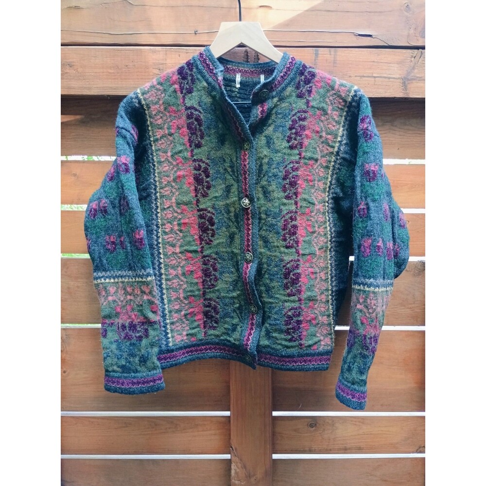 Cherry Lewis Sweater Size Medium 90% Wool England Cardigan Nordic Tapestry